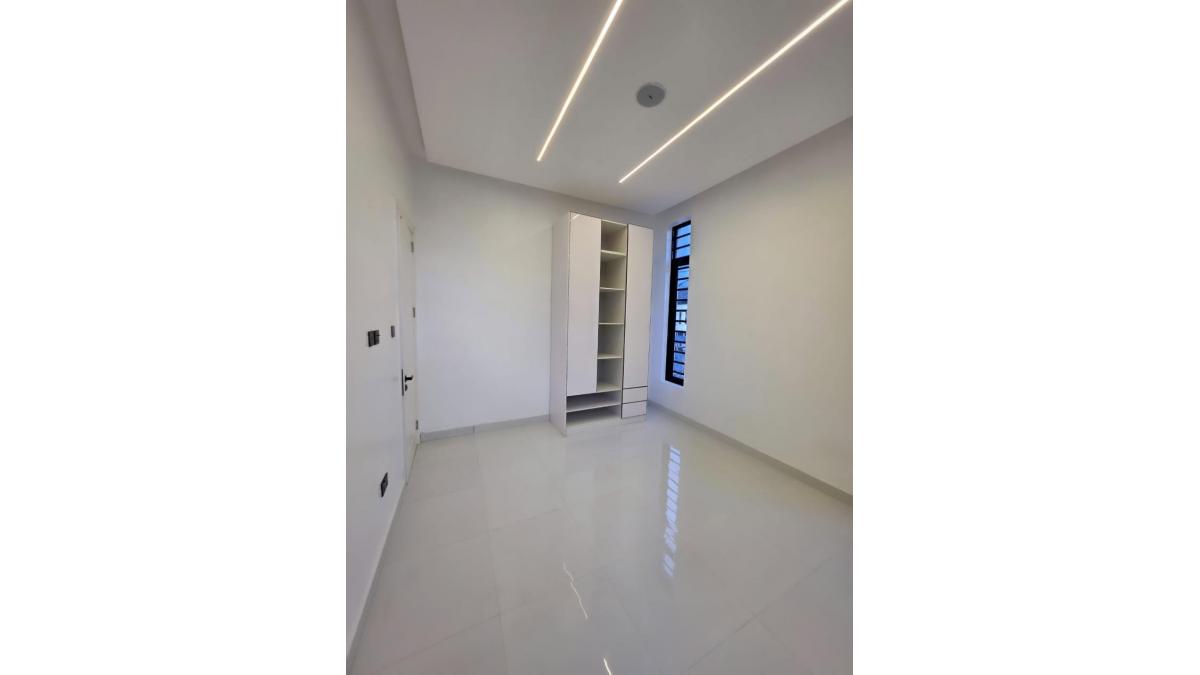 2 bed flat to let, Crown Lodge, Elystan Street - African Land