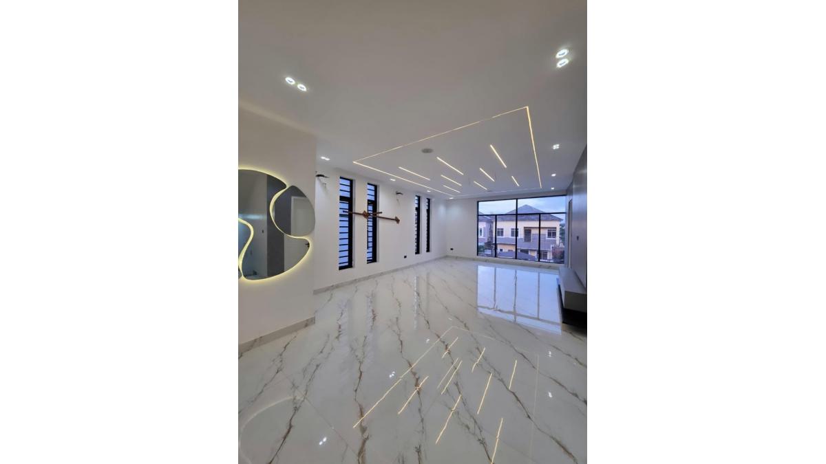 2 bed flat to let, Crown Lodge, Elystan Street - African Land