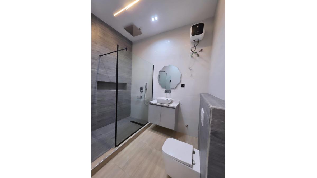 2 bed flat to let, Crown Lodge, Elystan Street - African Land