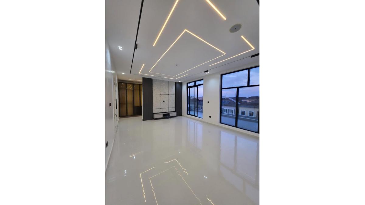 2 bed flat to let, Crown Lodge, Elystan Street - African Land