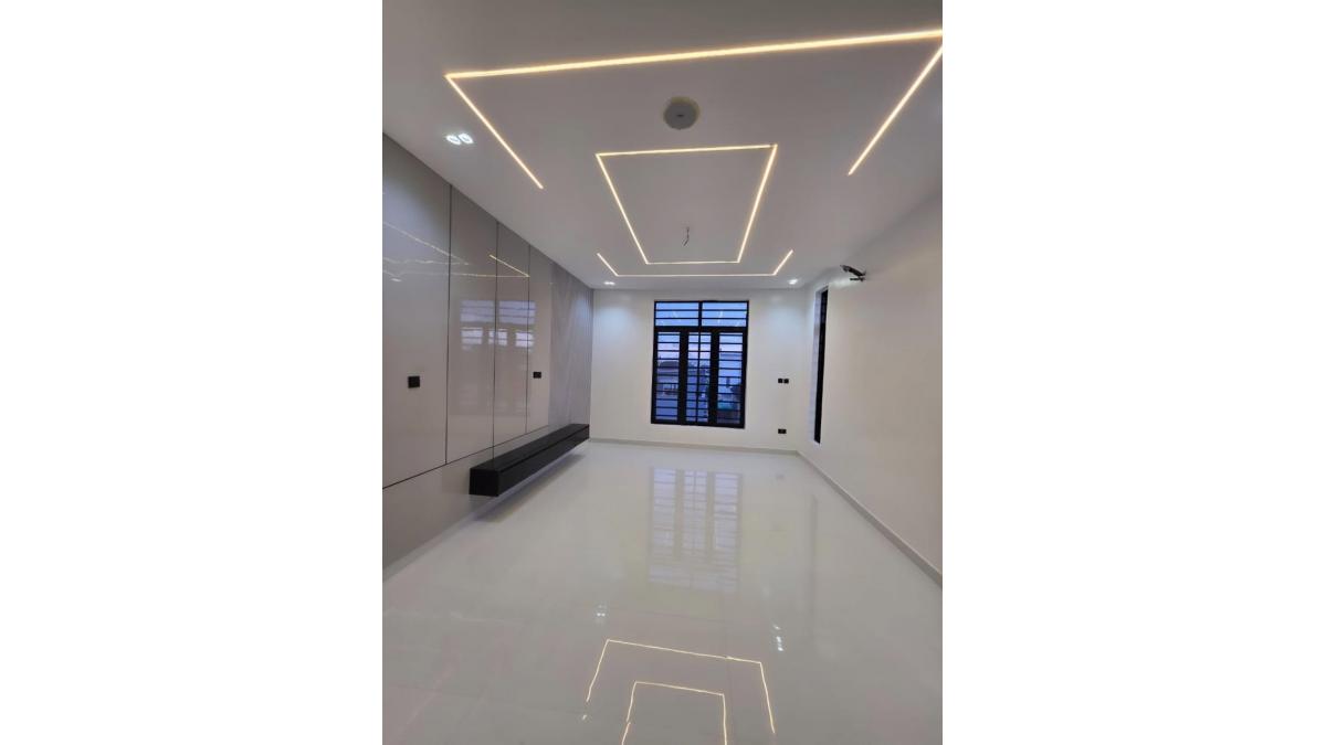 2 bed flat to let, Crown Lodge, Elystan Street - African Land