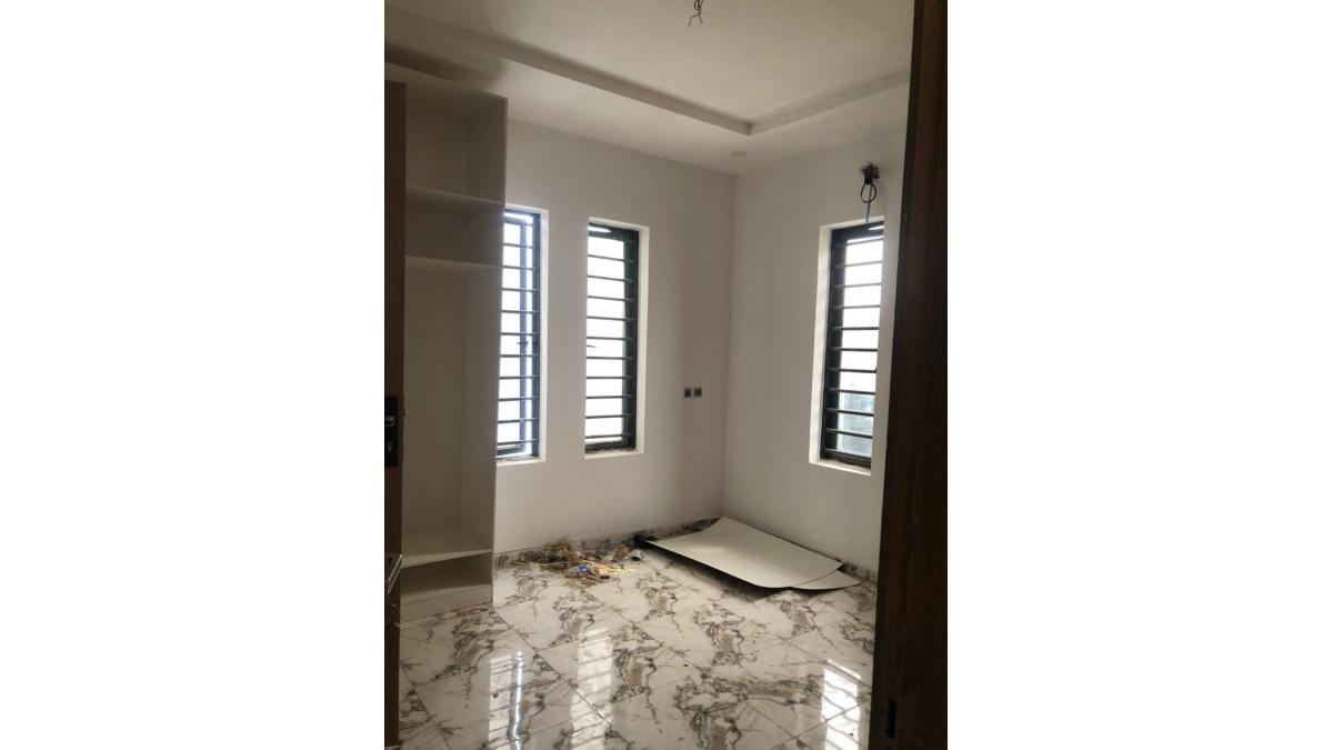 2 bed flat to let, Crown Lodge, Elystan Street - African Land