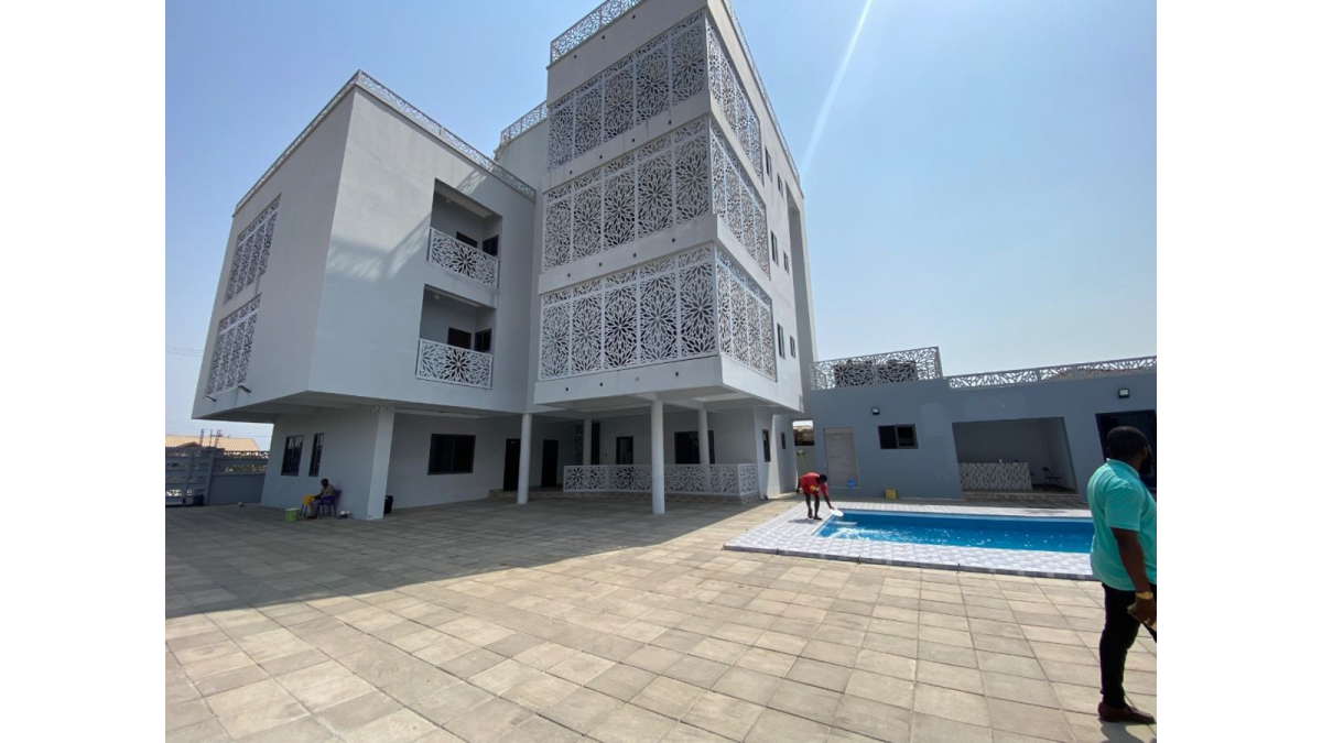 2 bed flat to let, Crown Lodge, Elystan Street - African Land