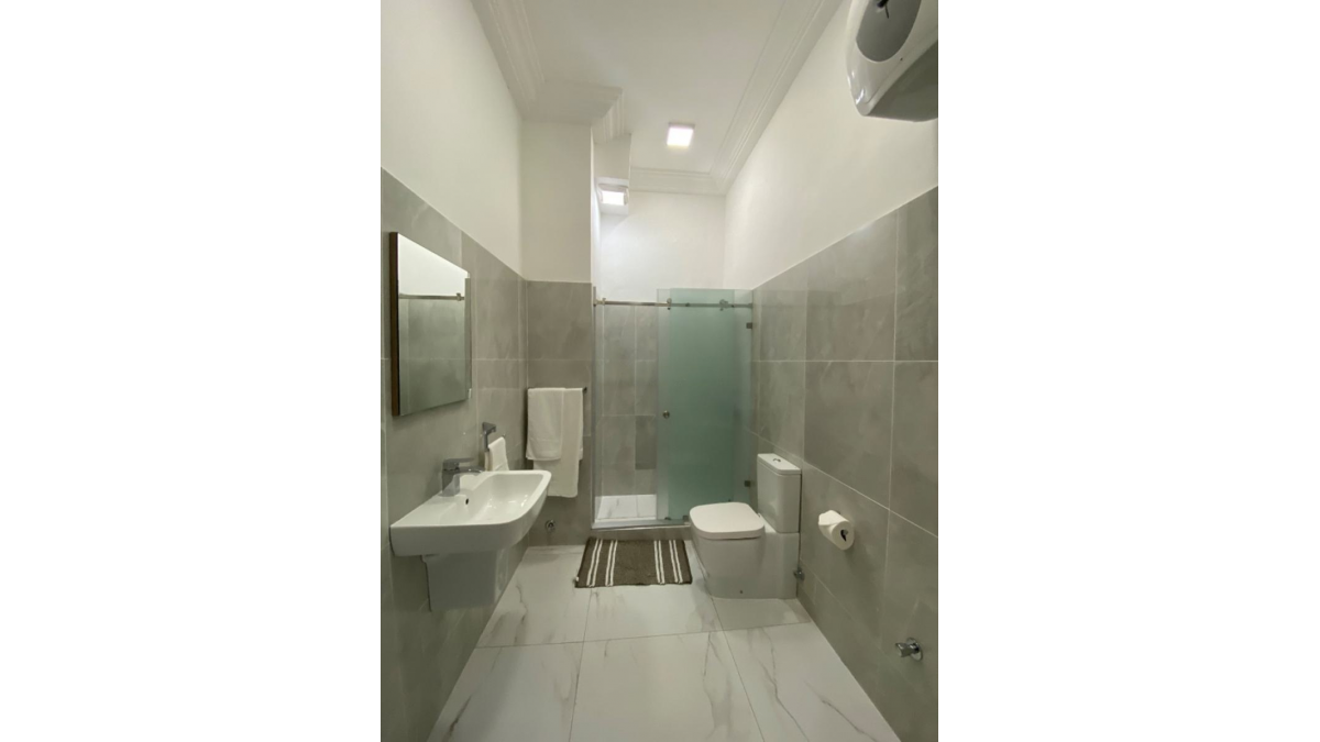 2 bed flat to let, Crown Lodge, Elystan Street - African Land