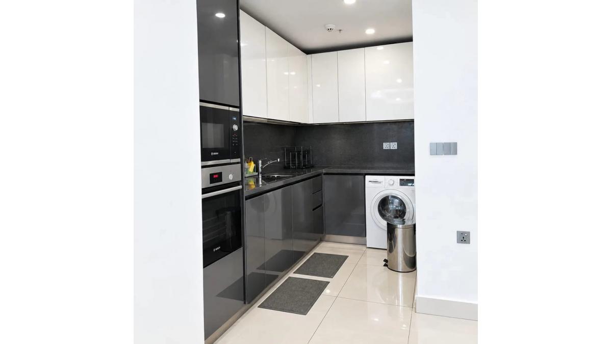2 bed flat to let, Crown Lodge, Elystan Street - African Land