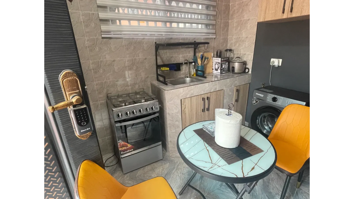 2 bed flat to let, Crown Lodge, Elystan Street - African Land