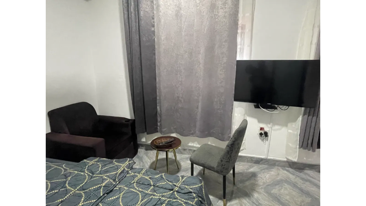 2 bed flat to let, Crown Lodge, Elystan Street - African Land