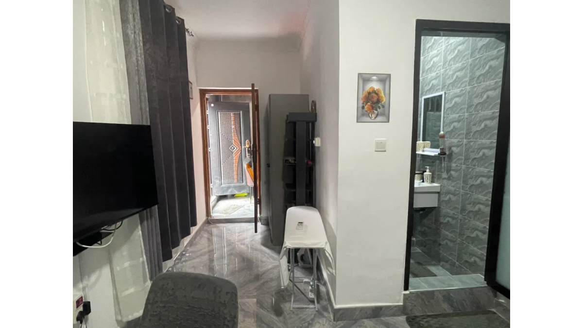2 bed flat to let, Crown Lodge, Elystan Street - African Land