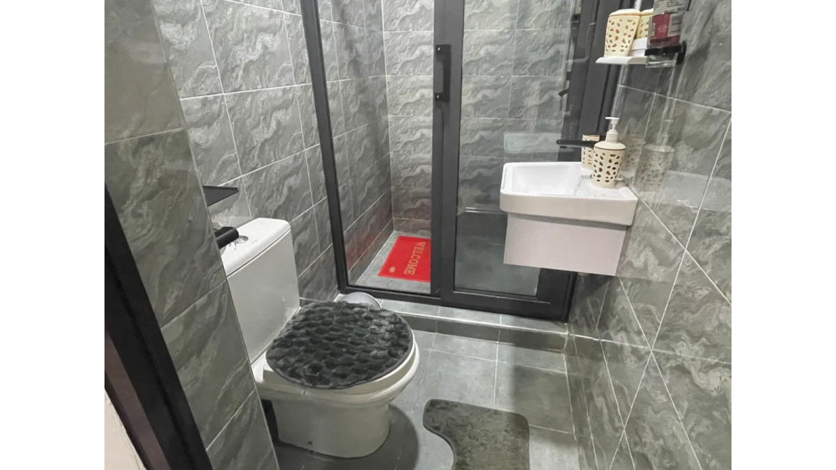 2 bed flat to let, Crown Lodge, Elystan Street - African Land