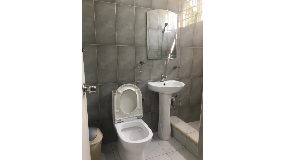 2 bed flat to let, Crown Lodge, Elystan Street - African Land