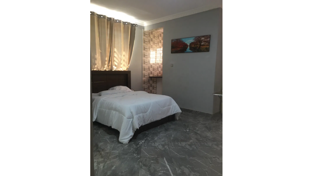2 bed flat to let, Crown Lodge, Elystan Street - African Land