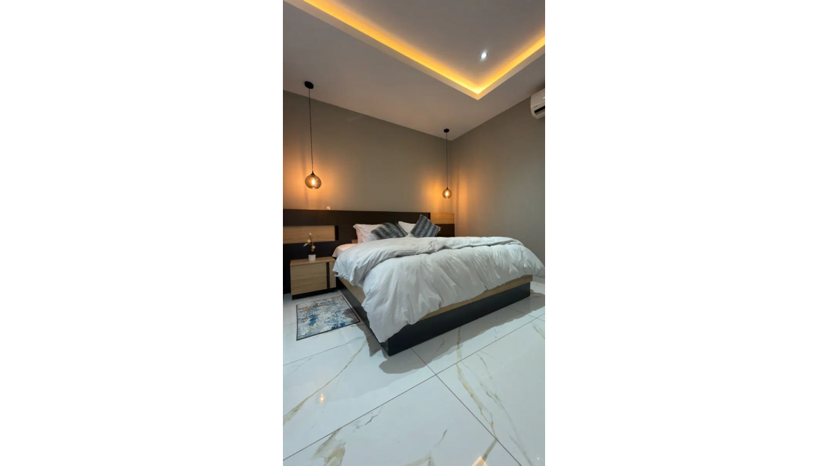 2 bed flat to let, Crown Lodge, Elystan Street - African Land