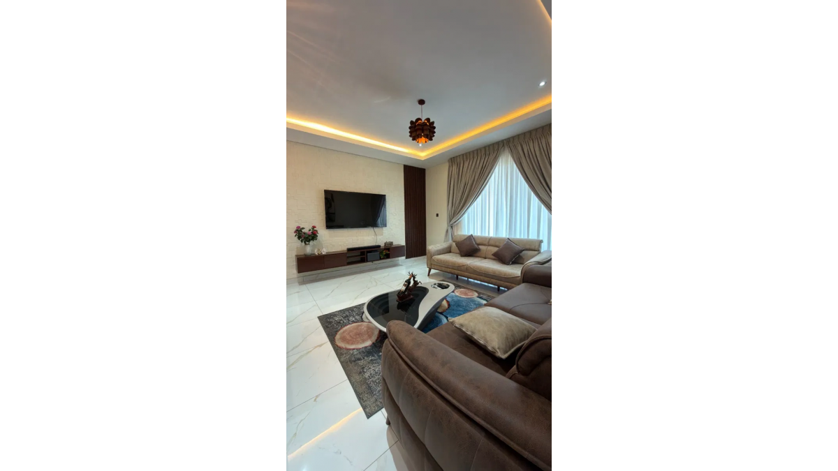 2 bed flat to let, Crown Lodge, Elystan Street - African Land