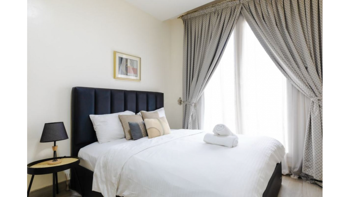 Furnished 1-Bedroom Serviced Apartment with Rooftop Pool & Gym