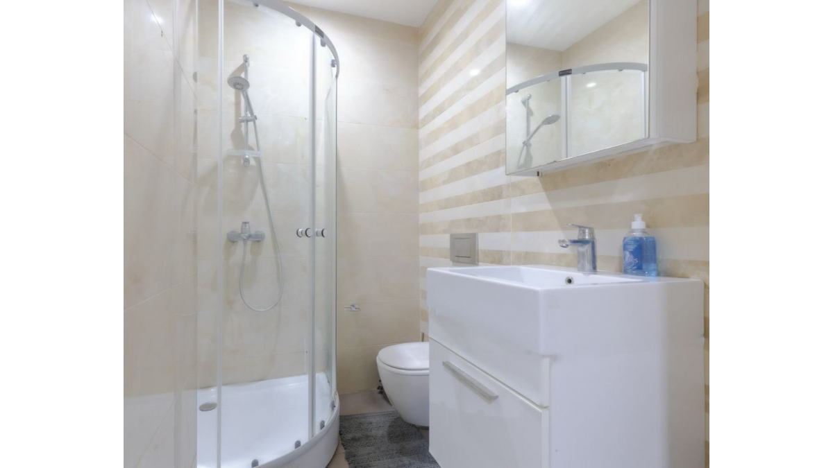 2 bed flat to let, Crown Lodge, Elystan Street - African Land
