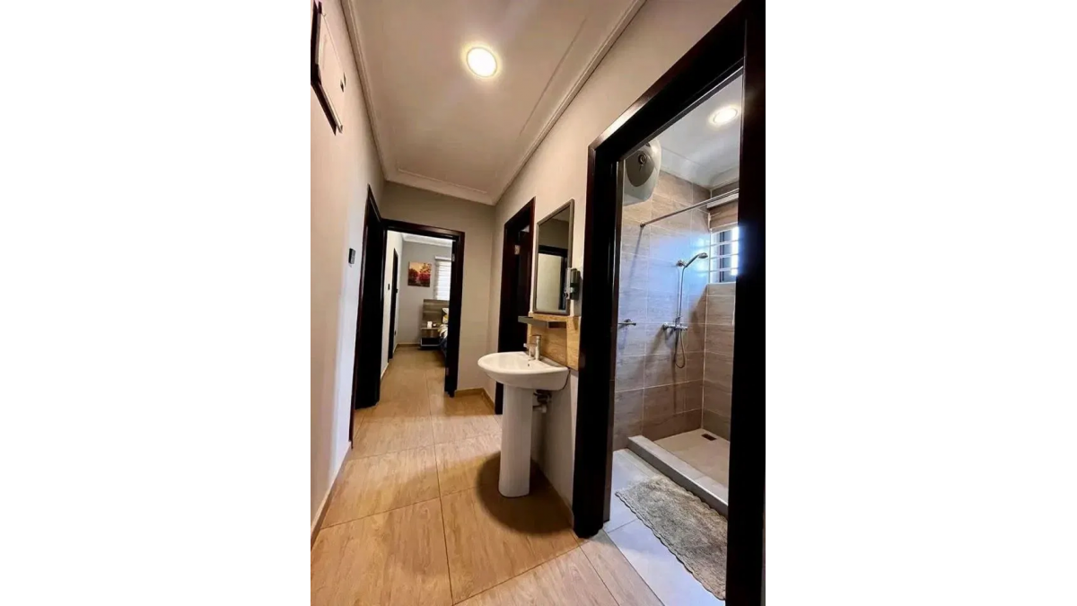 2 bed flat to let, Crown Lodge, Elystan Street - African Land