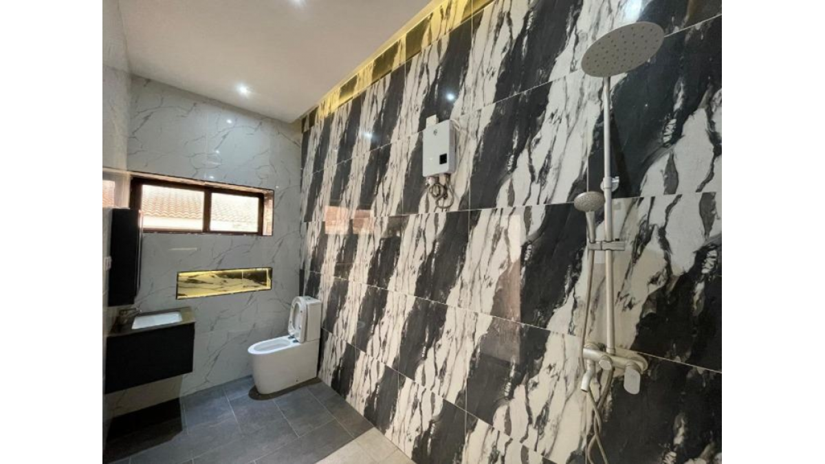 2 bed flat to let, Crown Lodge, Elystan Street - African Land