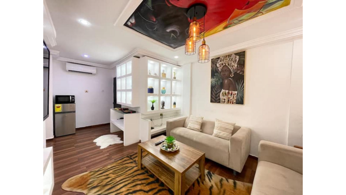 2 bed flat to let, Crown Lodge, Elystan Street - African Land