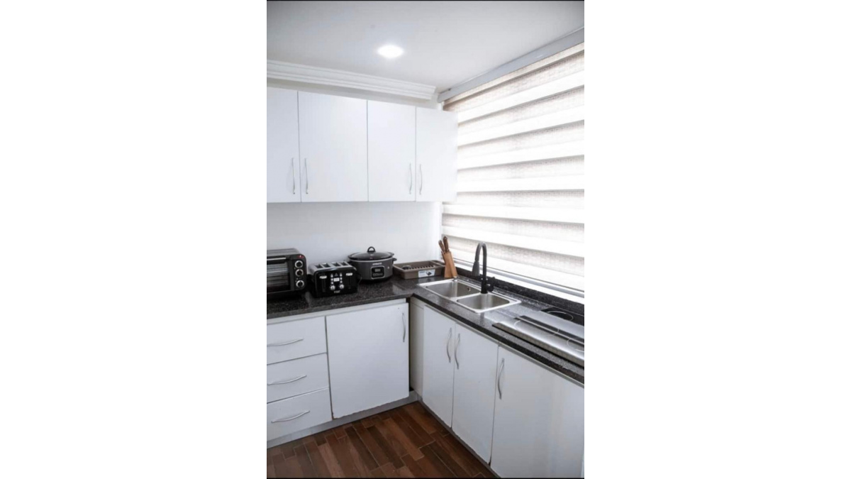 2 bed flat to let, Crown Lodge, Elystan Street - African Land