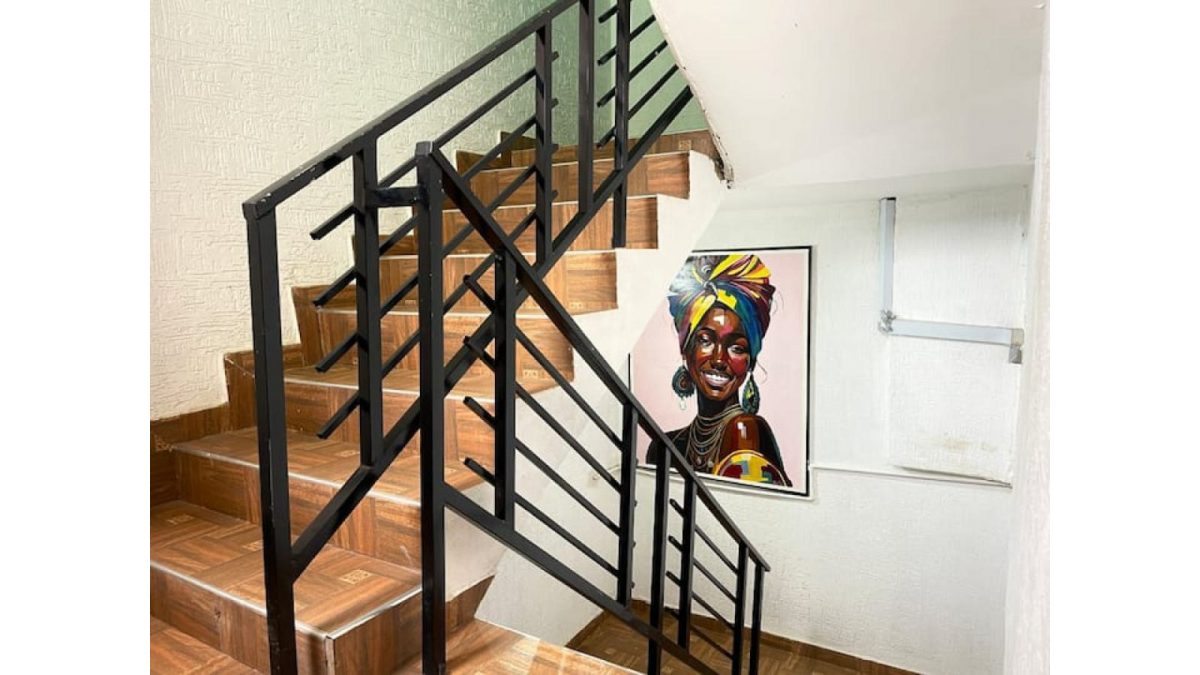 2 bed flat to let, Crown Lodge, Elystan Street - African Land