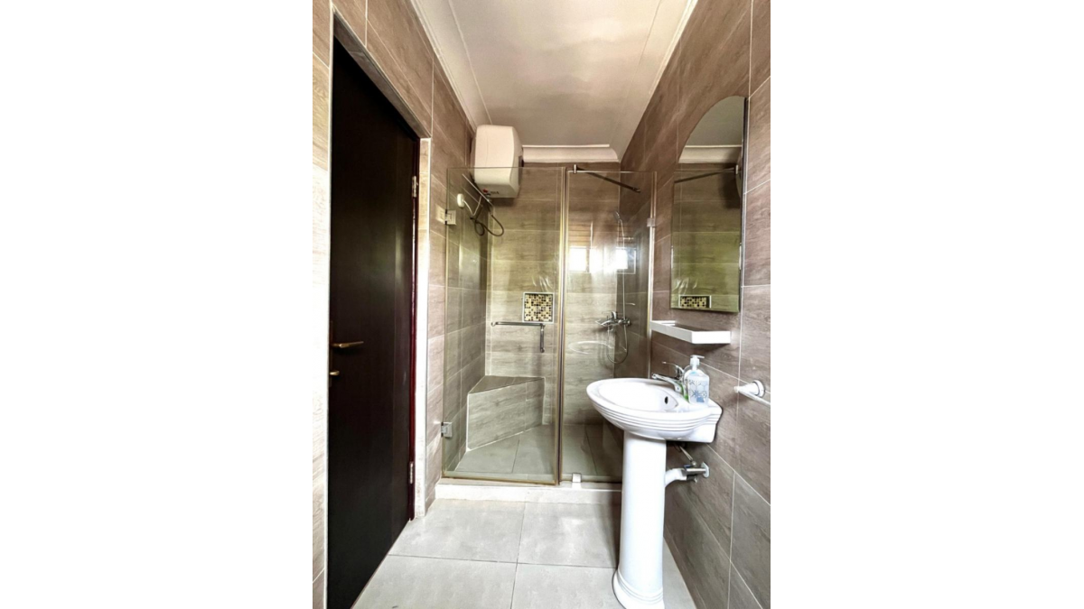 2 bed flat to let, Crown Lodge, Elystan Street - African Land