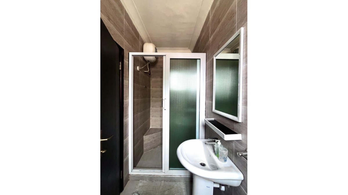 2 bed flat to let, Crown Lodge, Elystan Street - African Land