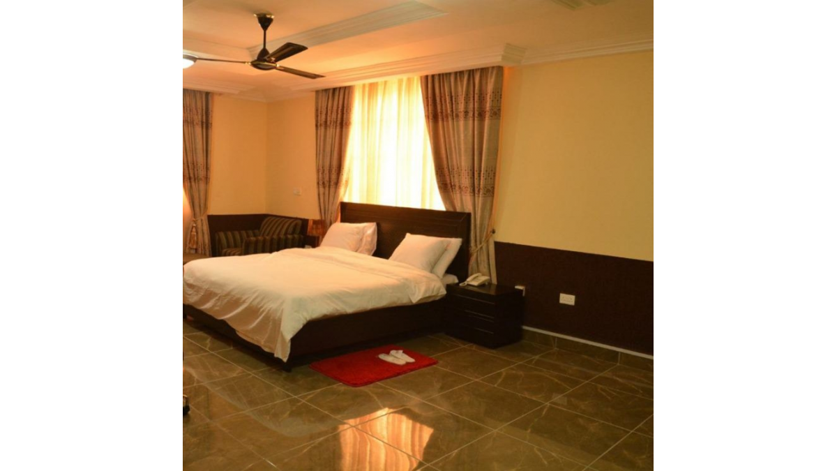 2 bed flat to let, Crown Lodge, Elystan Street - African Land