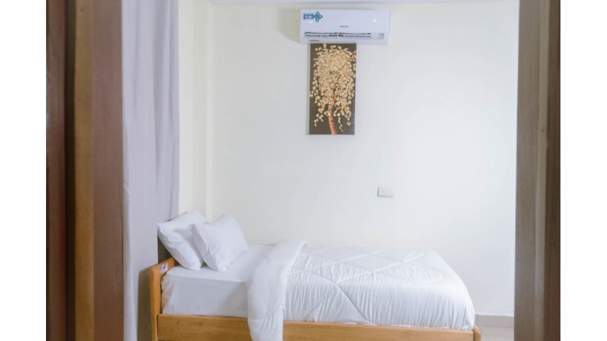 2 bed flat to let, Crown Lodge, Elystan Street - African Land