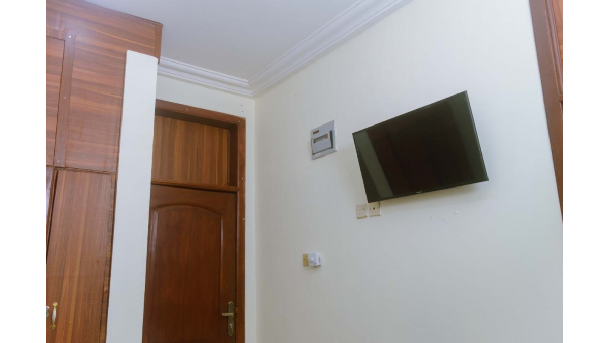 2 bed flat to let, Crown Lodge, Elystan Street - African Land