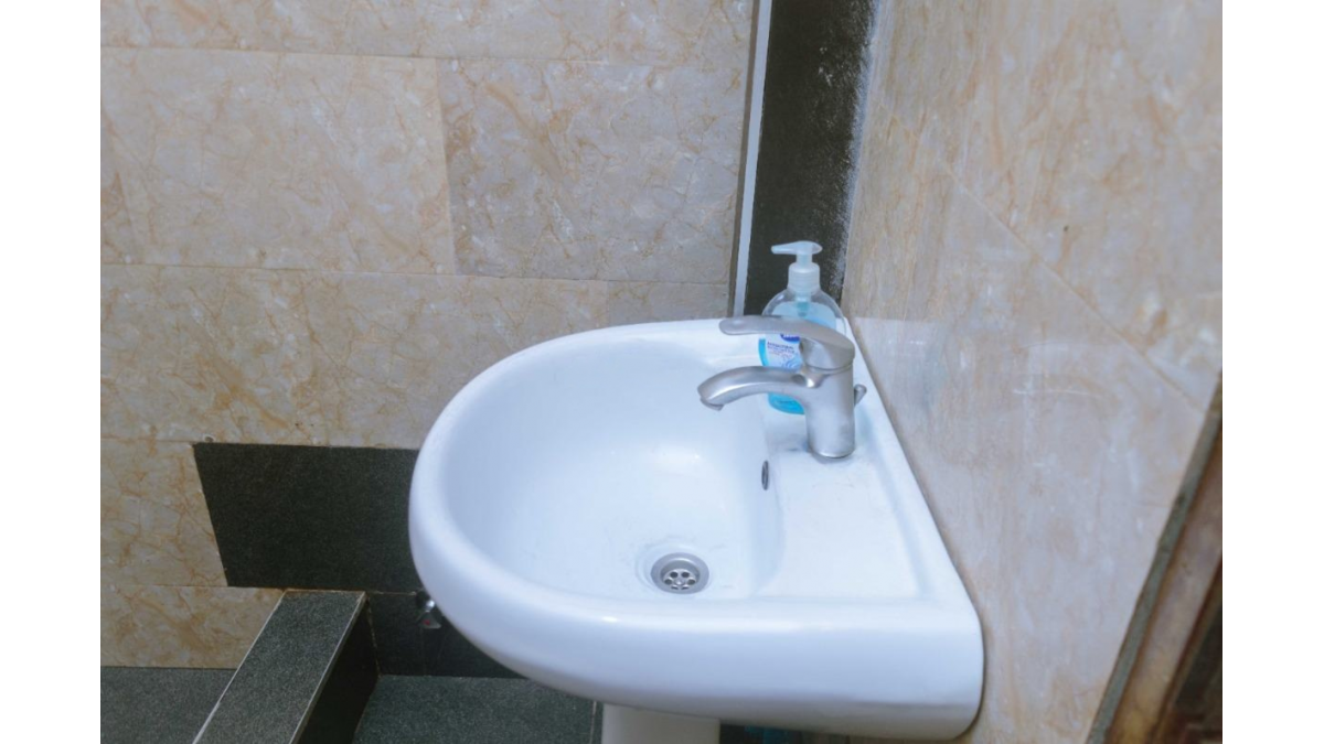 2 bed flat to let, Crown Lodge, Elystan Street - African Land
