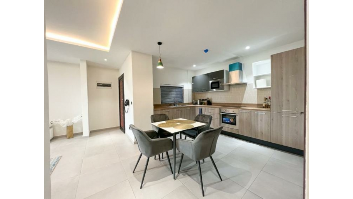 2 bed flat to let, Crown Lodge, Elystan Street - African Land