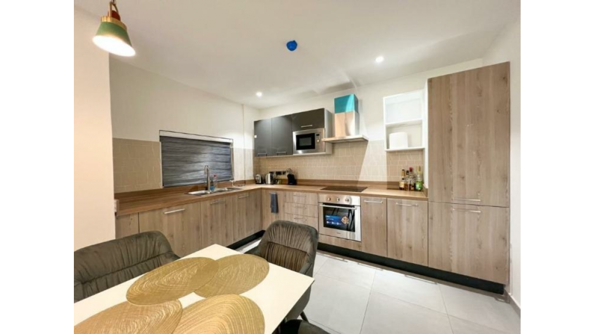 2 bed flat to let, Crown Lodge, Elystan Street - African Land