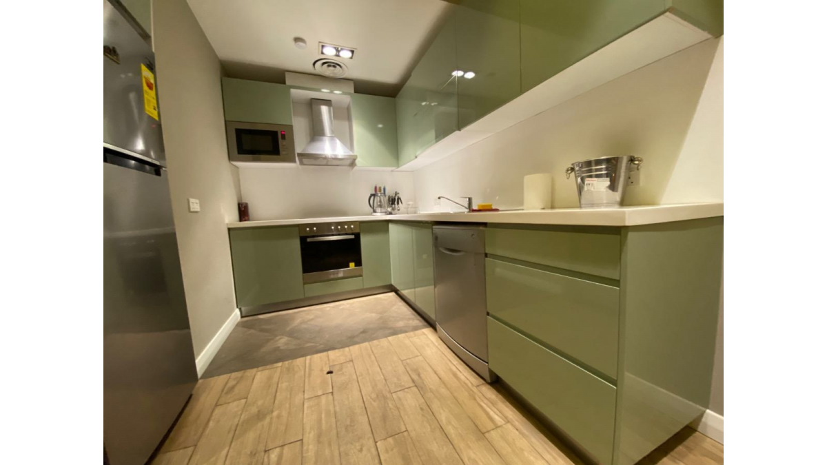 2 bed flat to let, Crown Lodge, Elystan Street - African Land