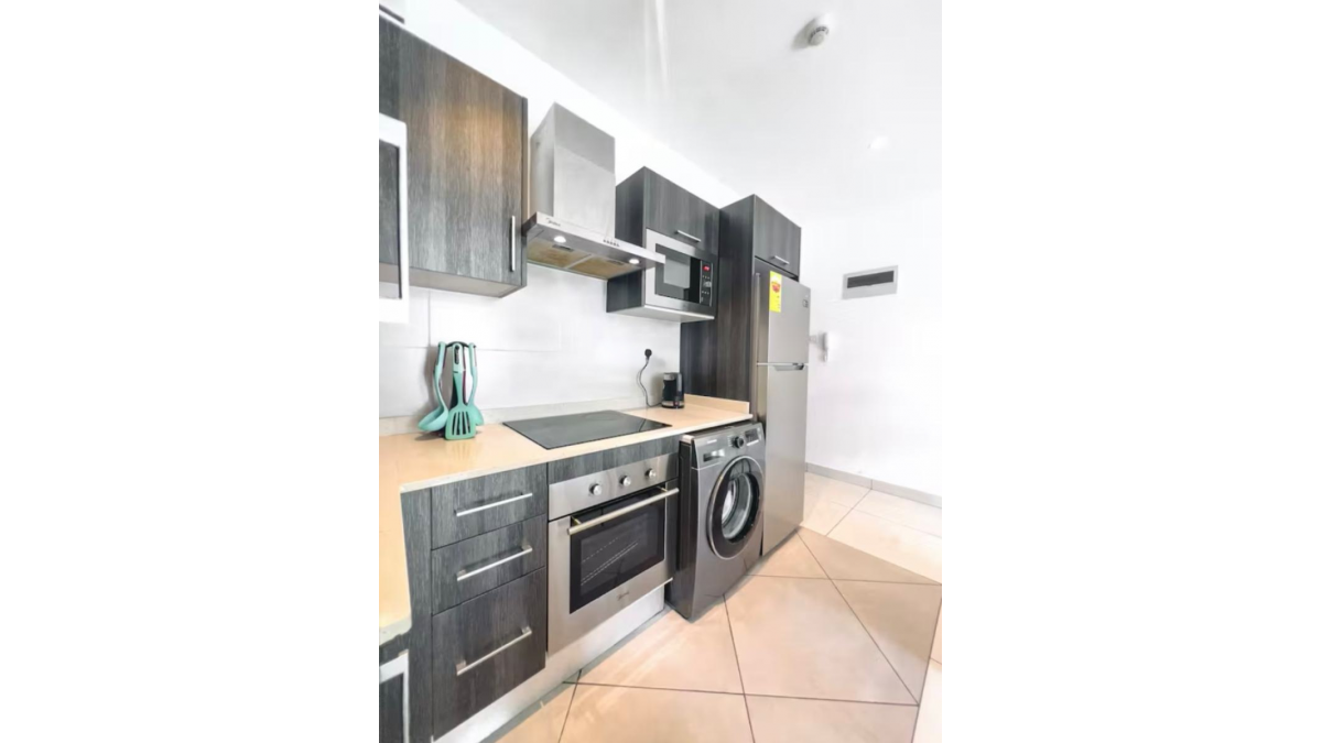 2 bed flat to let, Crown Lodge, Elystan Street - African Land