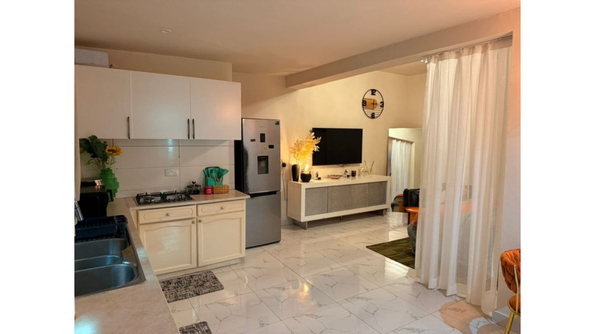2 bed flat to let, Crown Lodge, Elystan Street - African Land