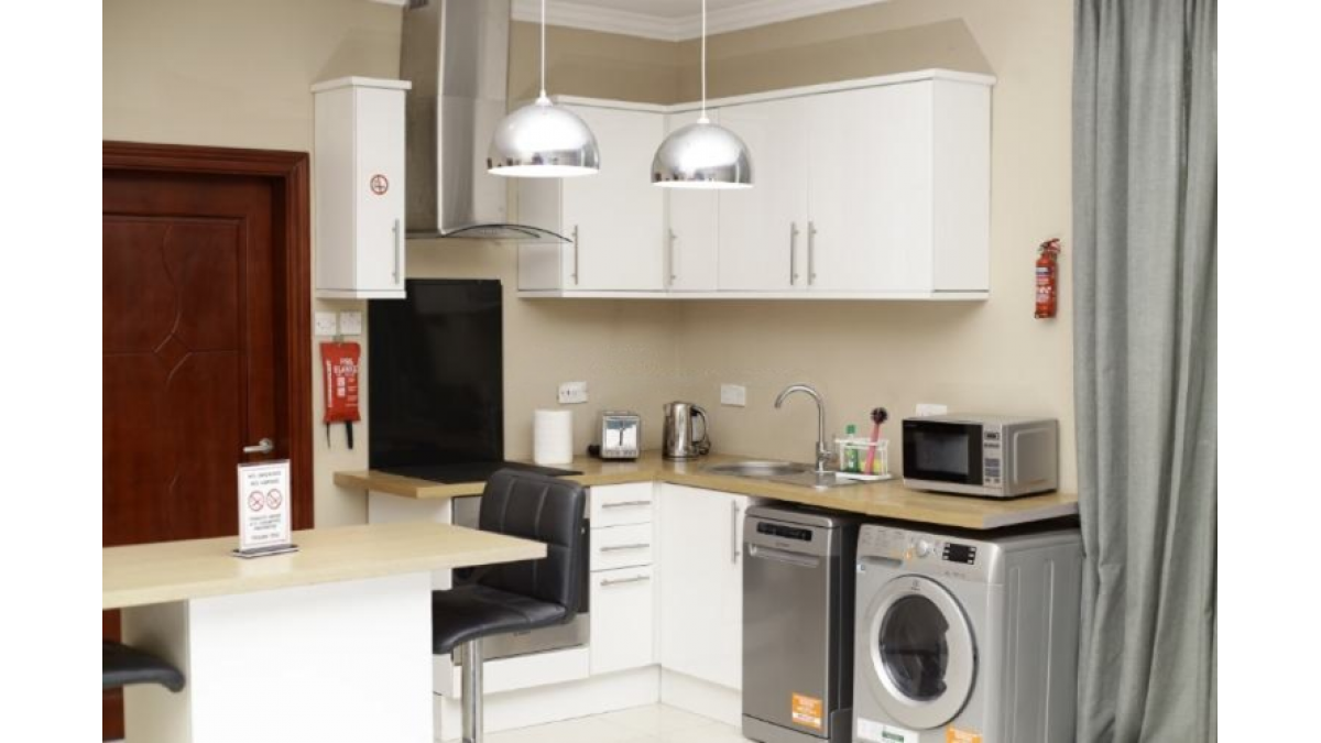 2 bed flat to let, Crown Lodge, Elystan Street - African Land