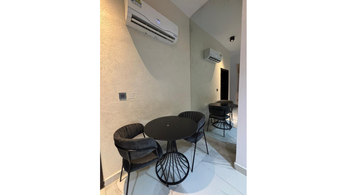 2 bed flat to let, Crown Lodge, Elystan Street - African Land