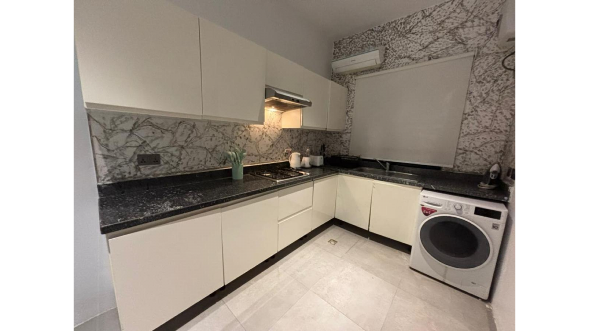 2 bed flat to let, Crown Lodge, Elystan Street - African Land