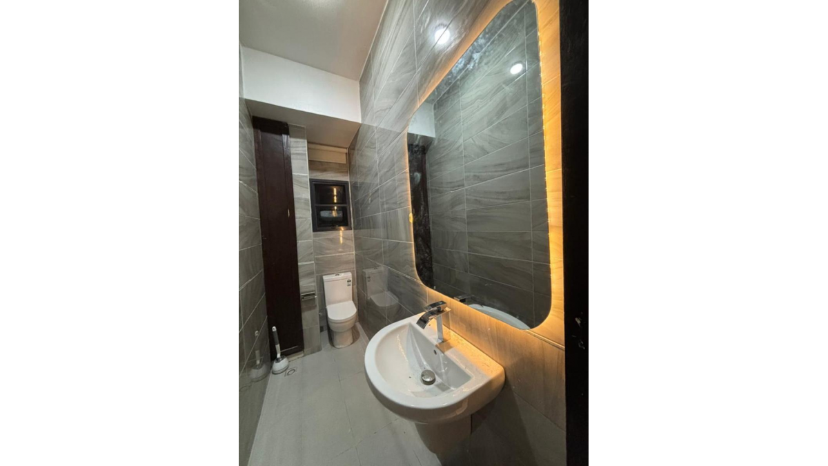 2 bed flat to let, Crown Lodge, Elystan Street - African Land