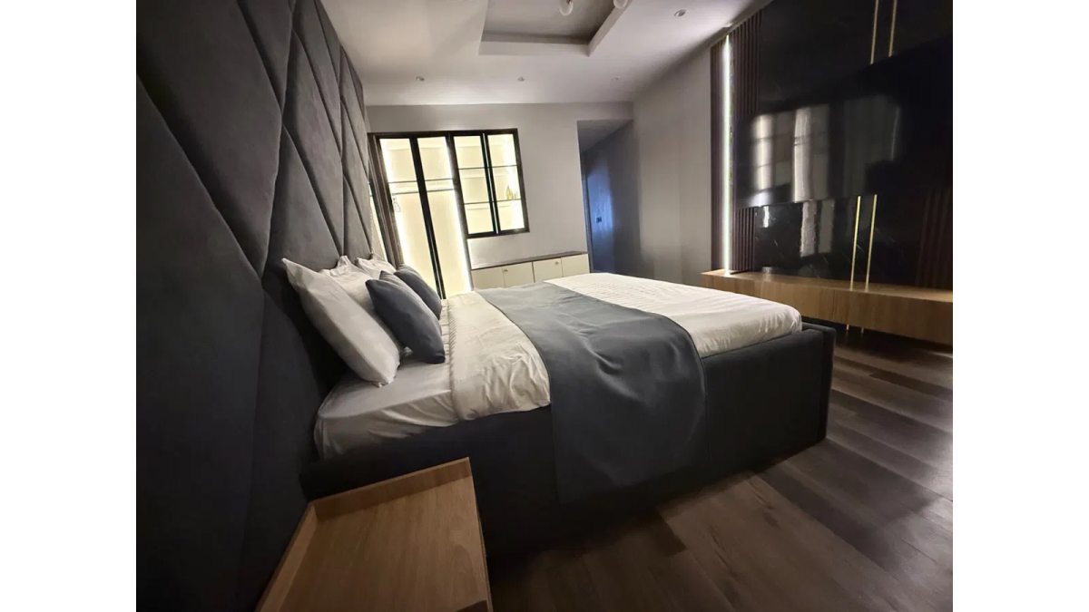 2 bed flat to let, Crown Lodge, Elystan Street - African Land
