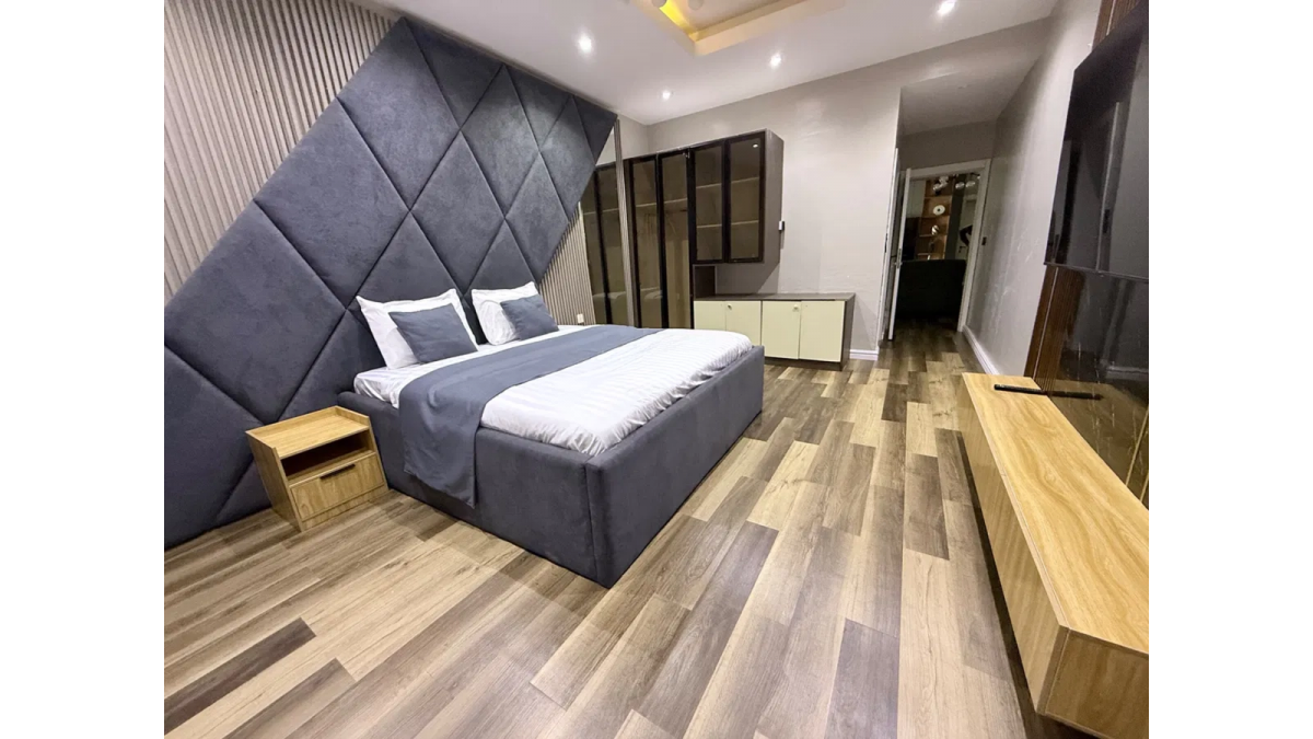 2 bed flat to let, Crown Lodge, Elystan Street - African Land