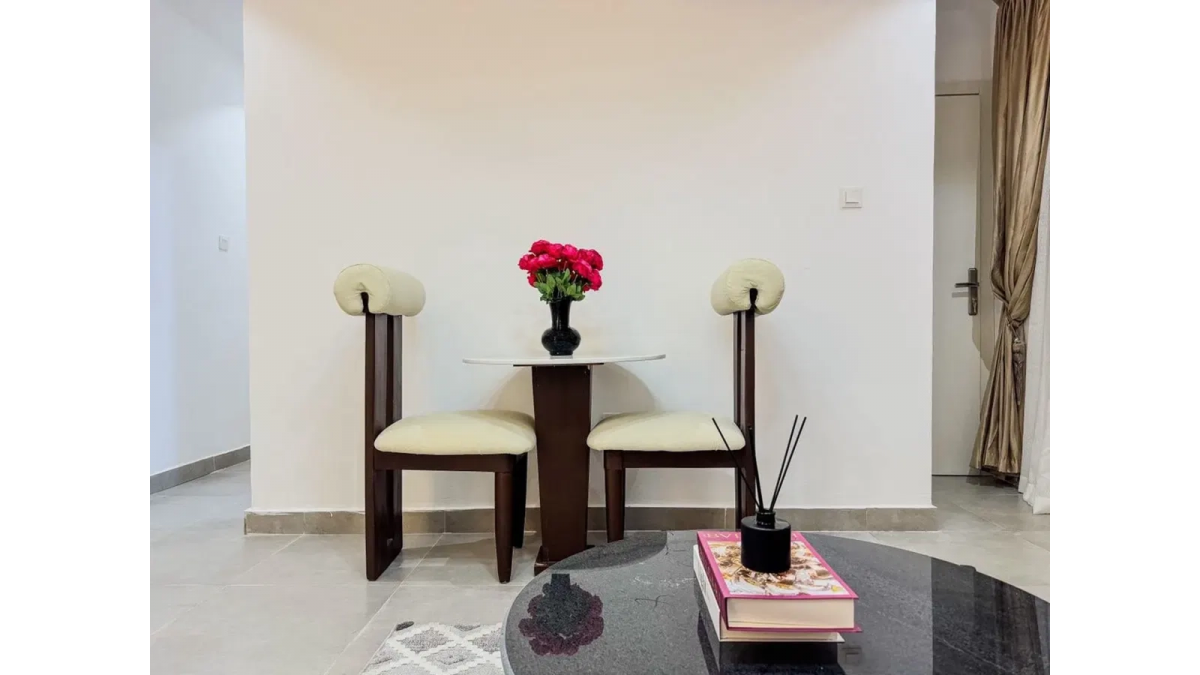 2 bed flat to let, Crown Lodge, Elystan Street - African Land