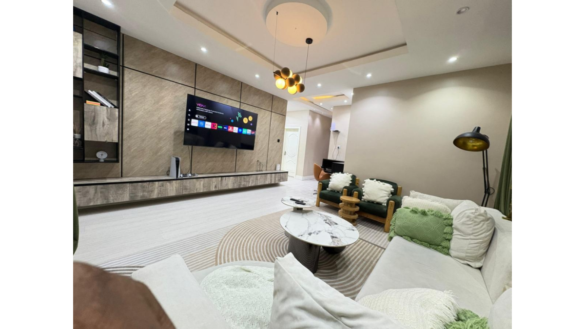 2 bed flat to let, Crown Lodge, Elystan Street - African Land