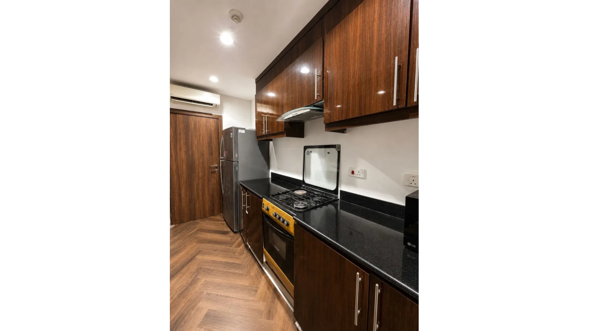 2 bed flat to let, Crown Lodge, Elystan Street - African Land