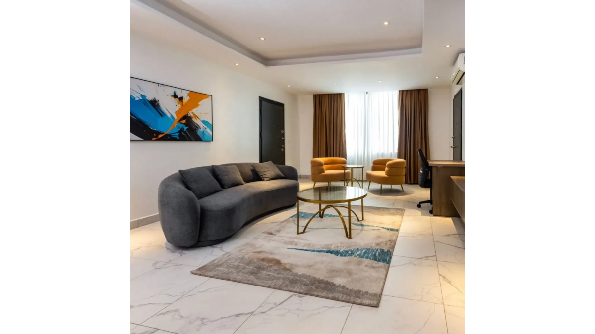 2 bed flat to let, Crown Lodge, Elystan Street - African Land