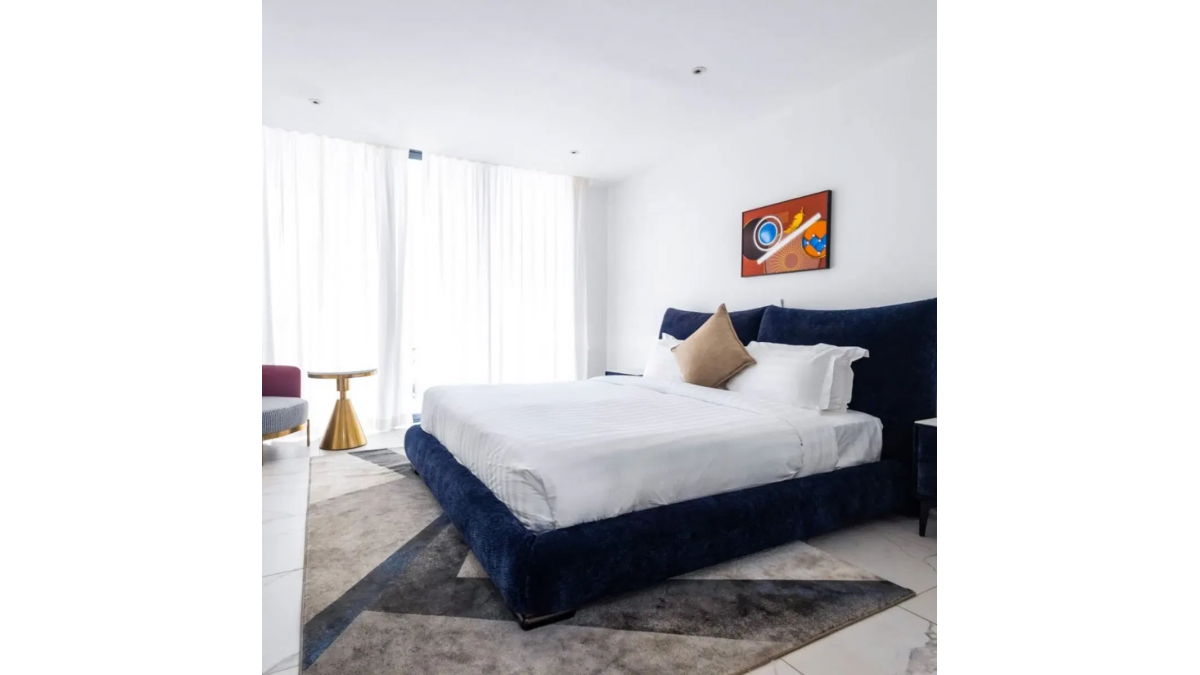 2 bed flat to let, Crown Lodge, Elystan Street - African Land