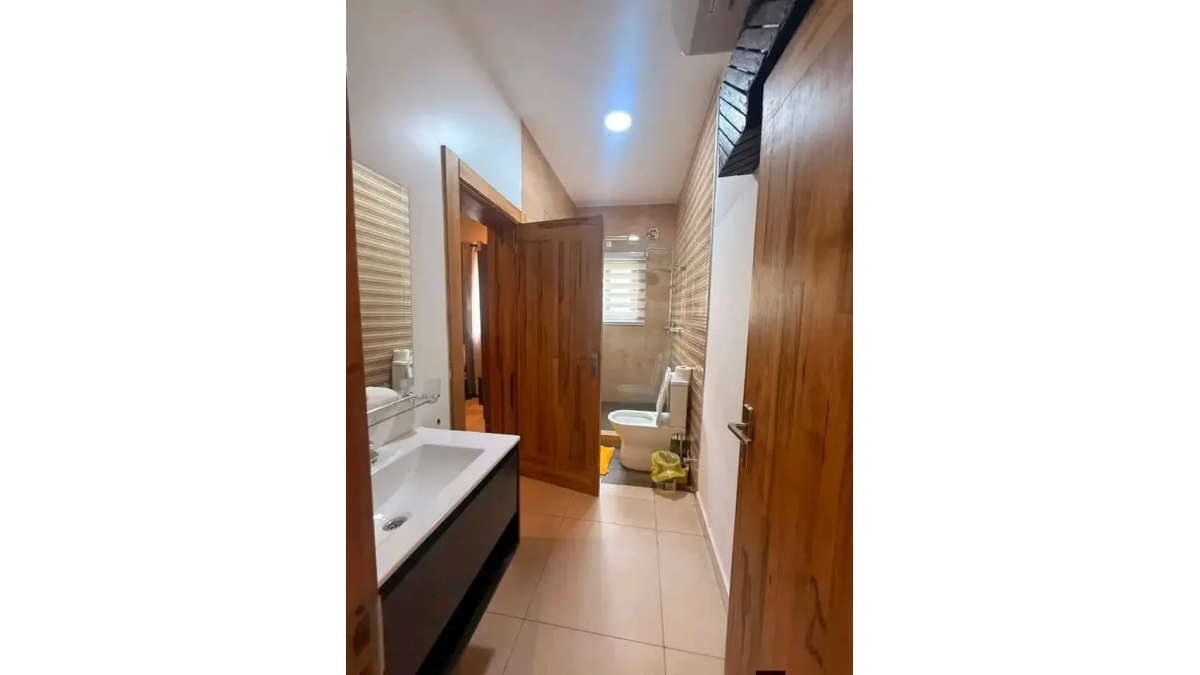 2 bed flat to let, Crown Lodge, Elystan Street - African Land