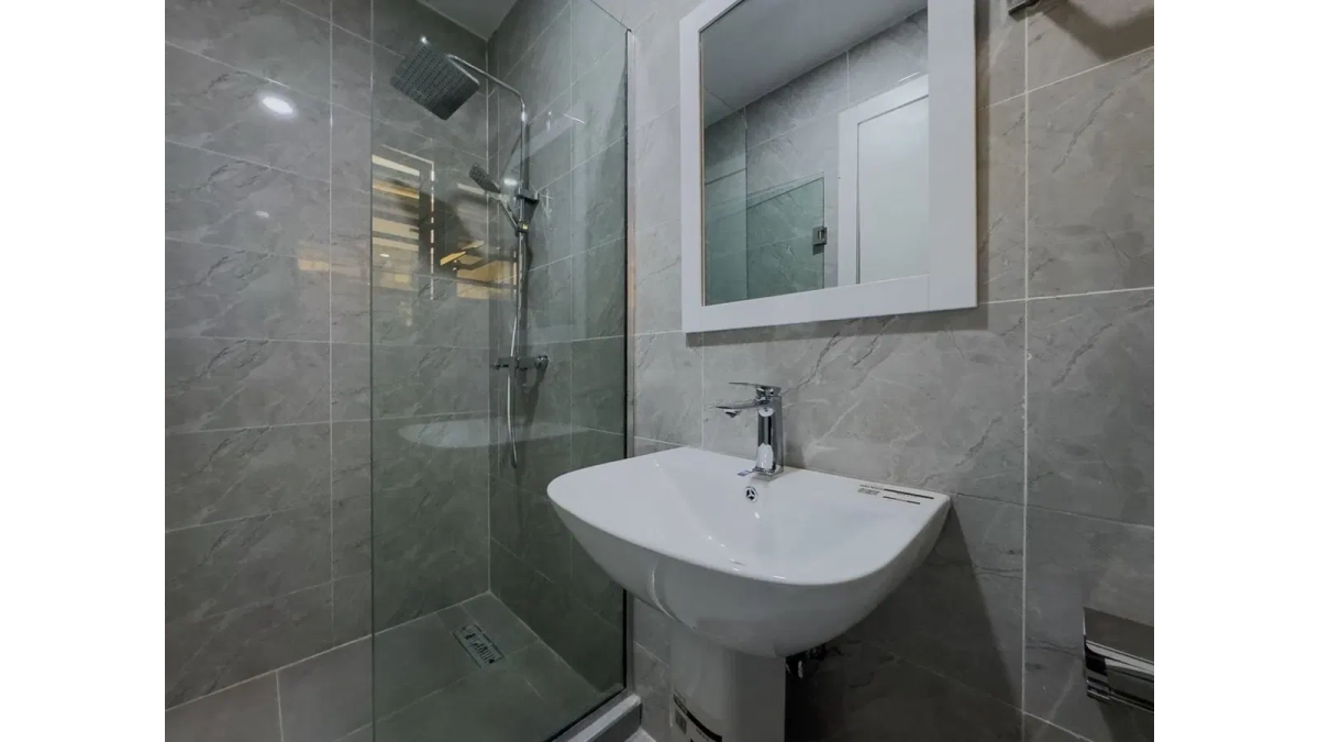2 bed flat to let, Crown Lodge, Elystan Street - African Land