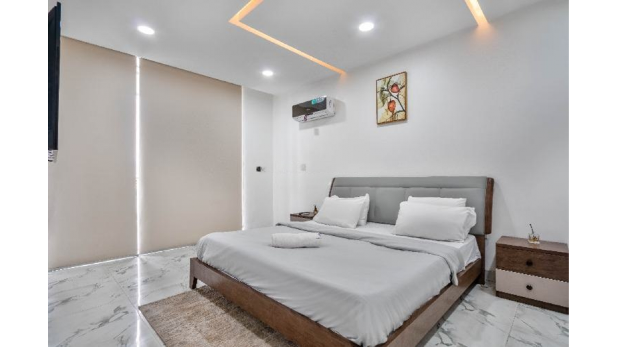 2 bed flat to let, Crown Lodge, Elystan Street - African Land