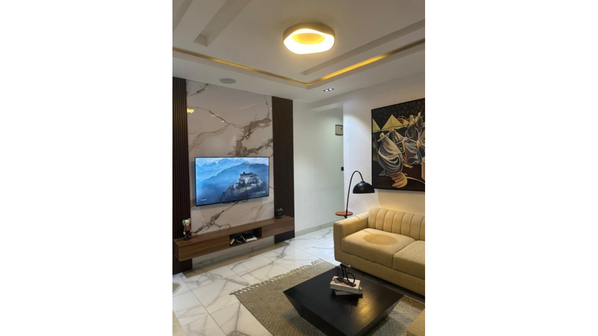 2 bed flat to let, Crown Lodge, Elystan Street - African Land